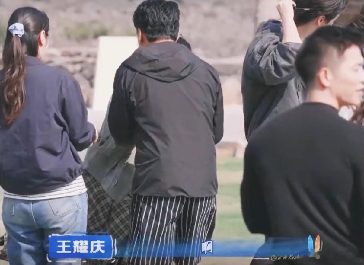 王耀庆黄灿灿你俩要吵出去吵 谁看《亲爱的客栈2026》不笑！王耀庆黄灿灿为配对，