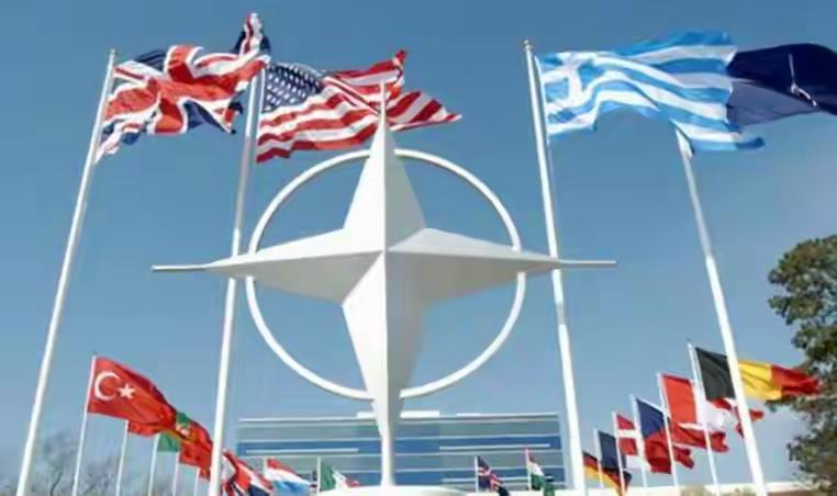 普京出面表态，原来有人想等着俄罗斯解体，然后从中“赚外快”