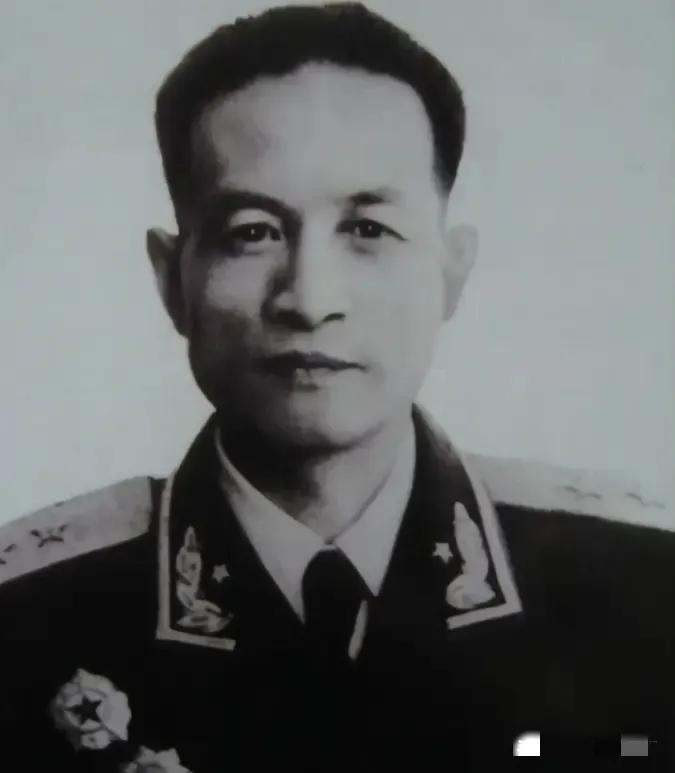 1930 年，红军在龙冈打了一场漂亮的伏击战，活捉了敌师长张辉瓒，但毛主席却犯了