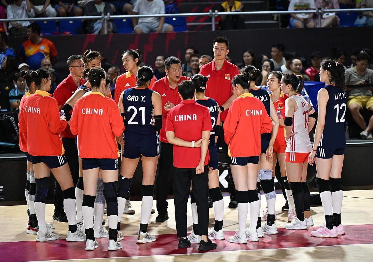 据悉，中国女排明日将与前来南京站参加世联赛的捷克女排在福建厦门进行一场热身赛，以