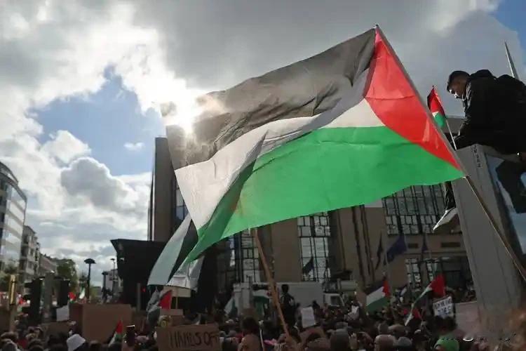 中方重磅出手！1亿美元紧急驰援巴勒斯坦

今天，中国正式宣布向巴勒斯坦提供1亿美