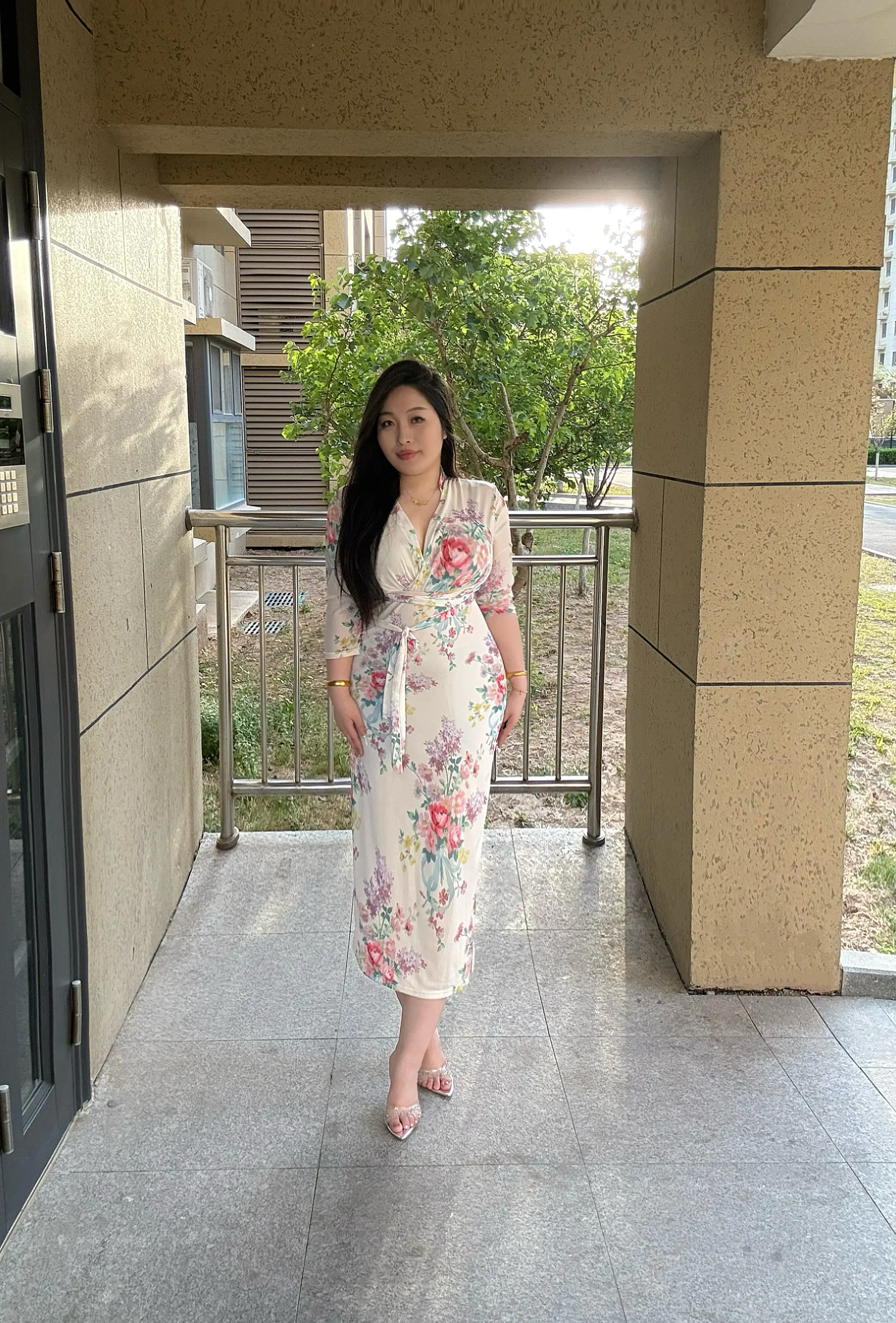 总有这样一个人 陪了你一程 却不能陪你一生 她是别人的风景 却湿了你的眼睛