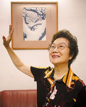 一脉星腔传三代！黄少梅守住粤曲文脉，把平喉唱腔唱遍四海华人圈
 
黄少梅（193