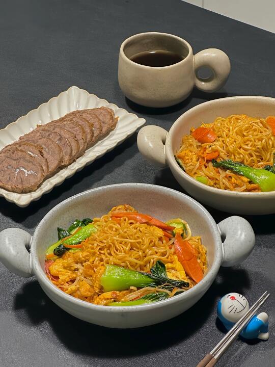 晚餐：炒方便面🍜 卤牛肉