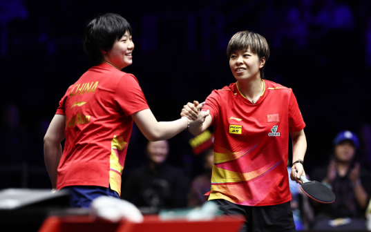 王艺迪/蒯曼3-1胜早田希娜/张本美和，夺亚锦赛女双冠军