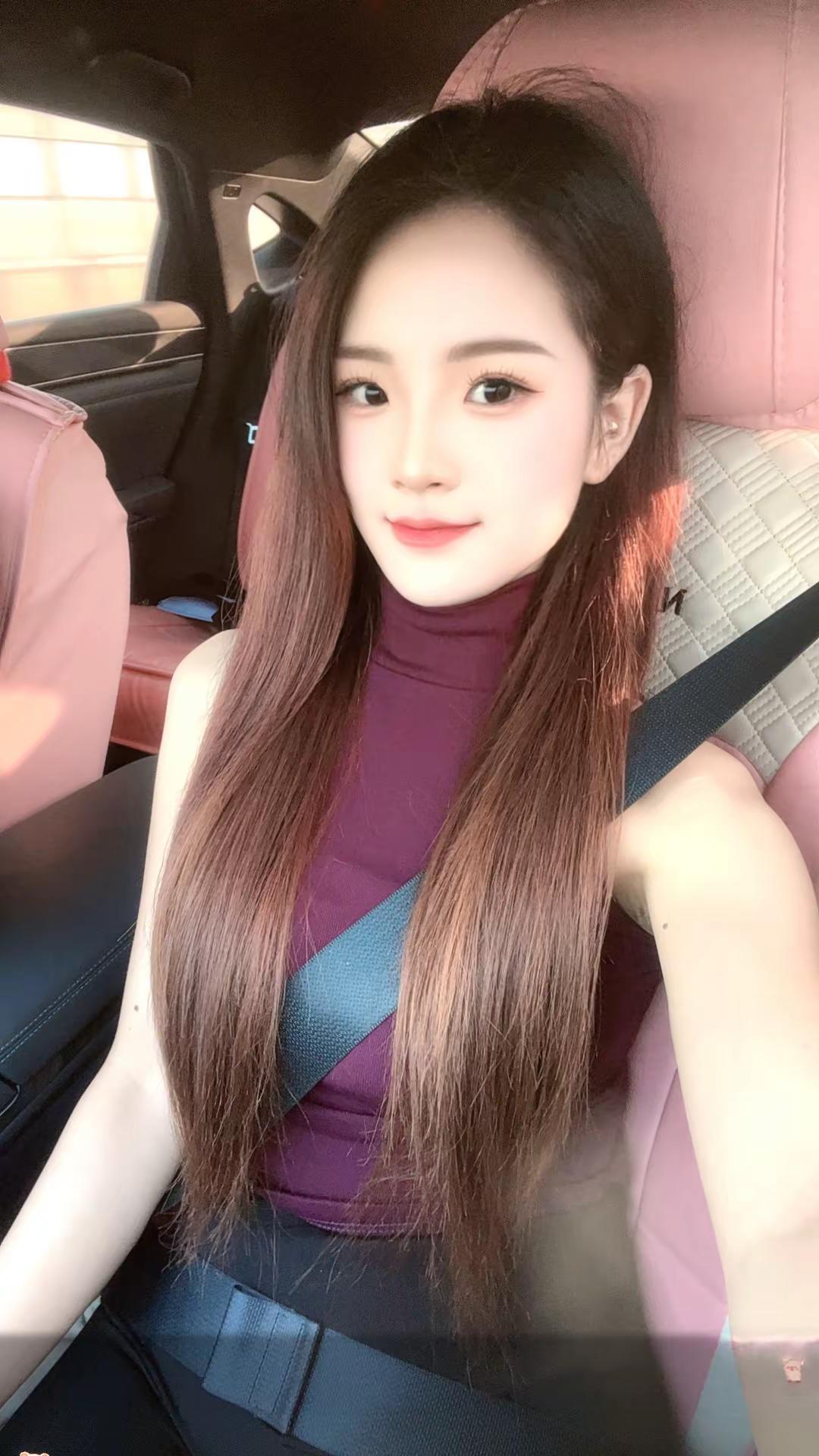 见过凌晨的天，也曾见过无忧无虑的自己，可是后来，凌晨的天常见，可再也见不到那个无