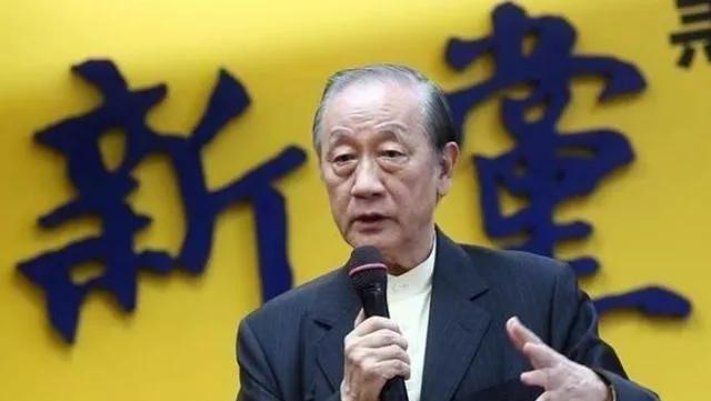 中美之间，已经没有回头路了。美国已经勒住中国经济的咽喉；而中国也正对着美国的高科