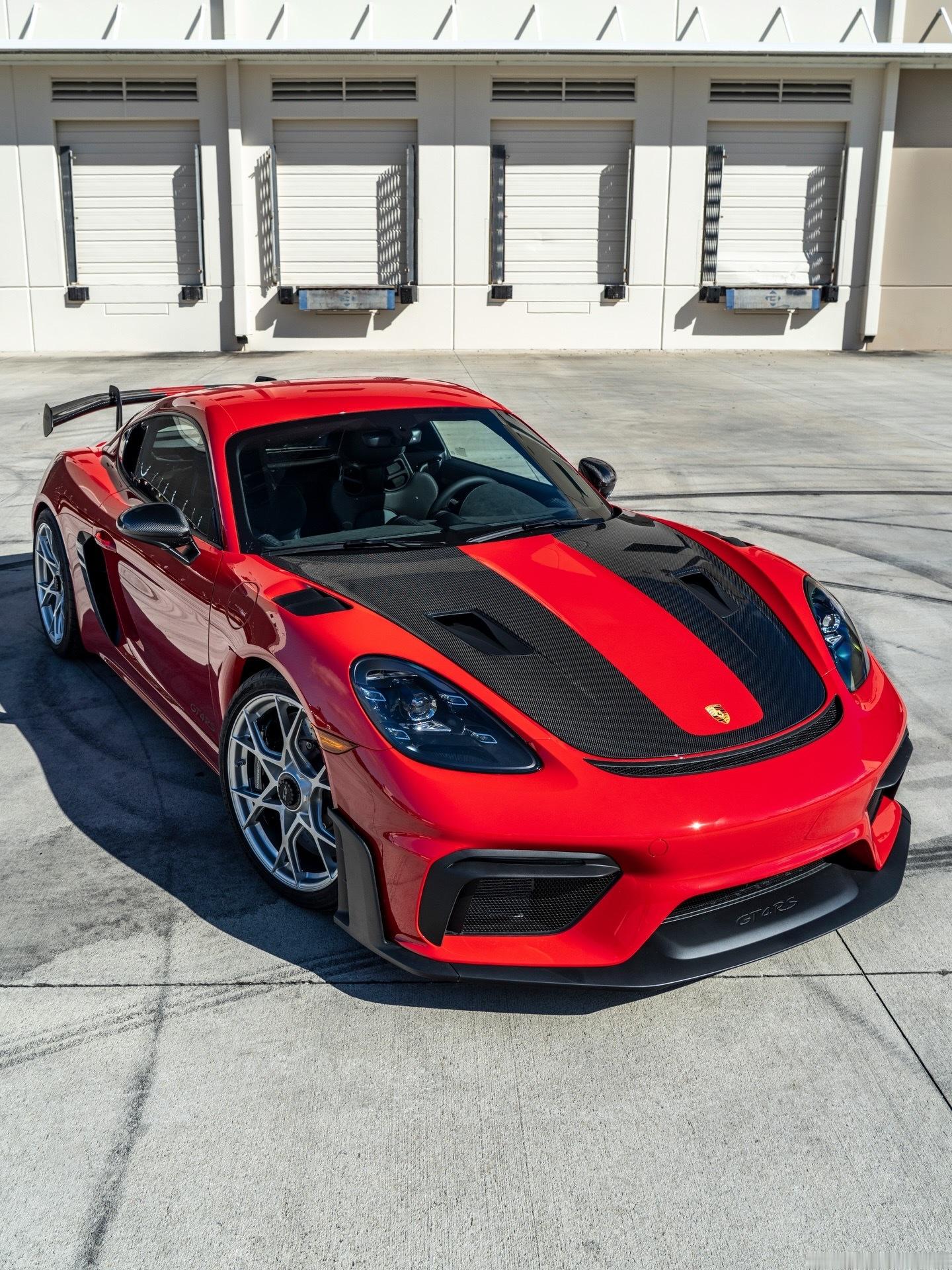 守卫红配银色轮毂的GT4 RS——永恒的完美，还是过于传统的一款RS车型？❤️好