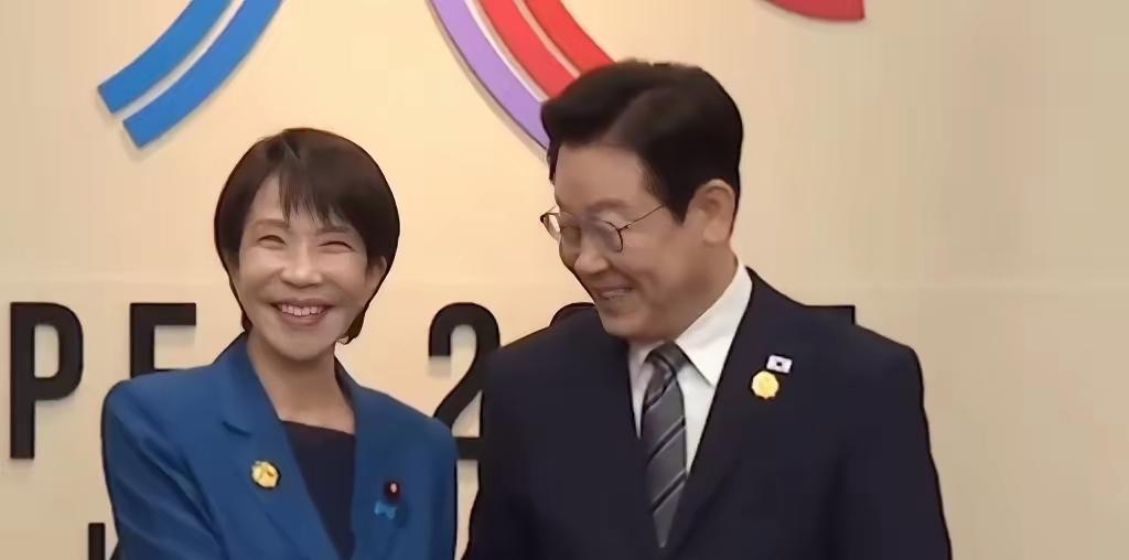 据新华社12月9日援引韩联社报道，韩国总统府9日对日本首相高市早苗涉韩日领土争议