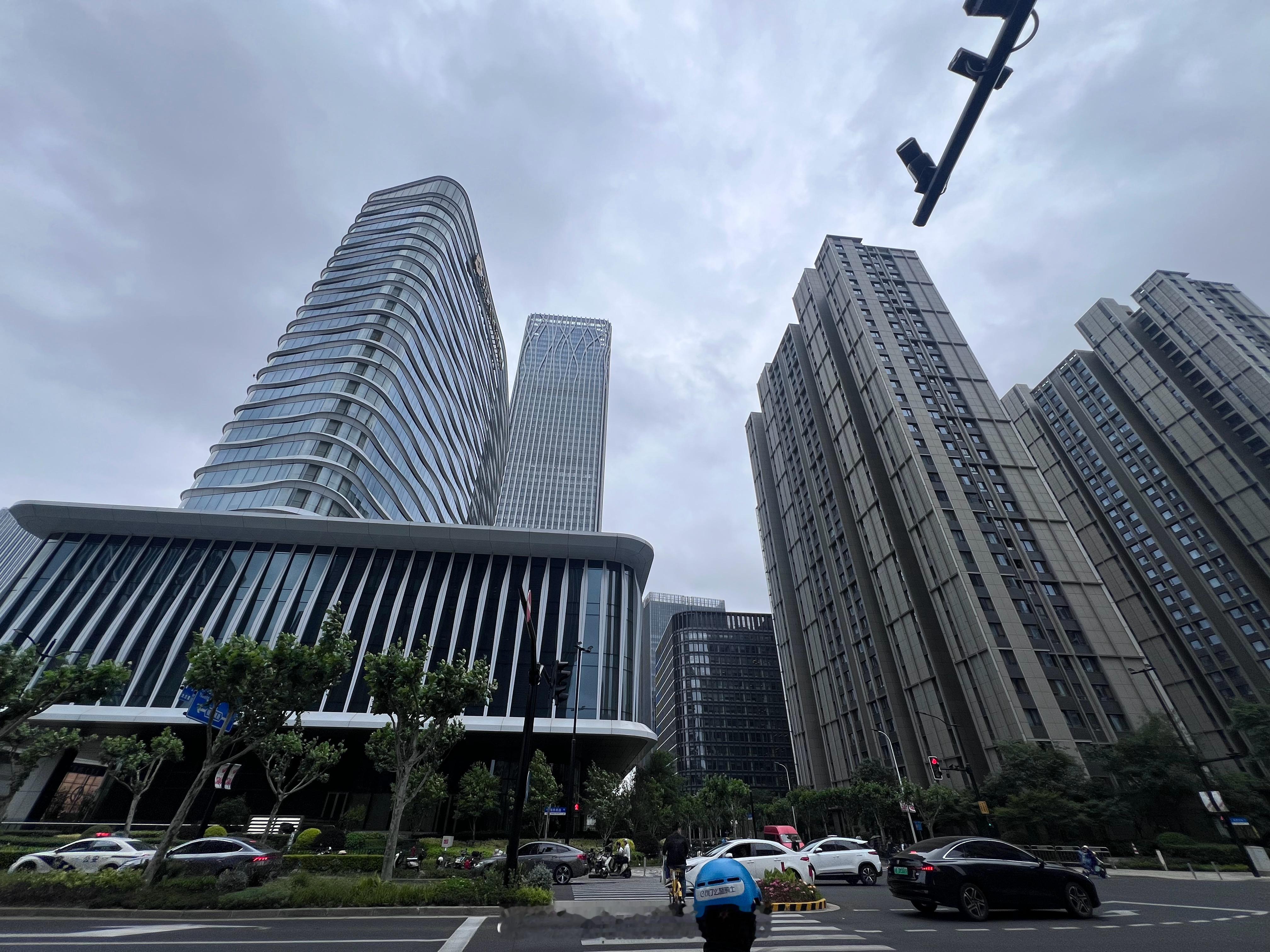 各位总裁，早上好啊！困困困一张图证明我来过这里  ​​​