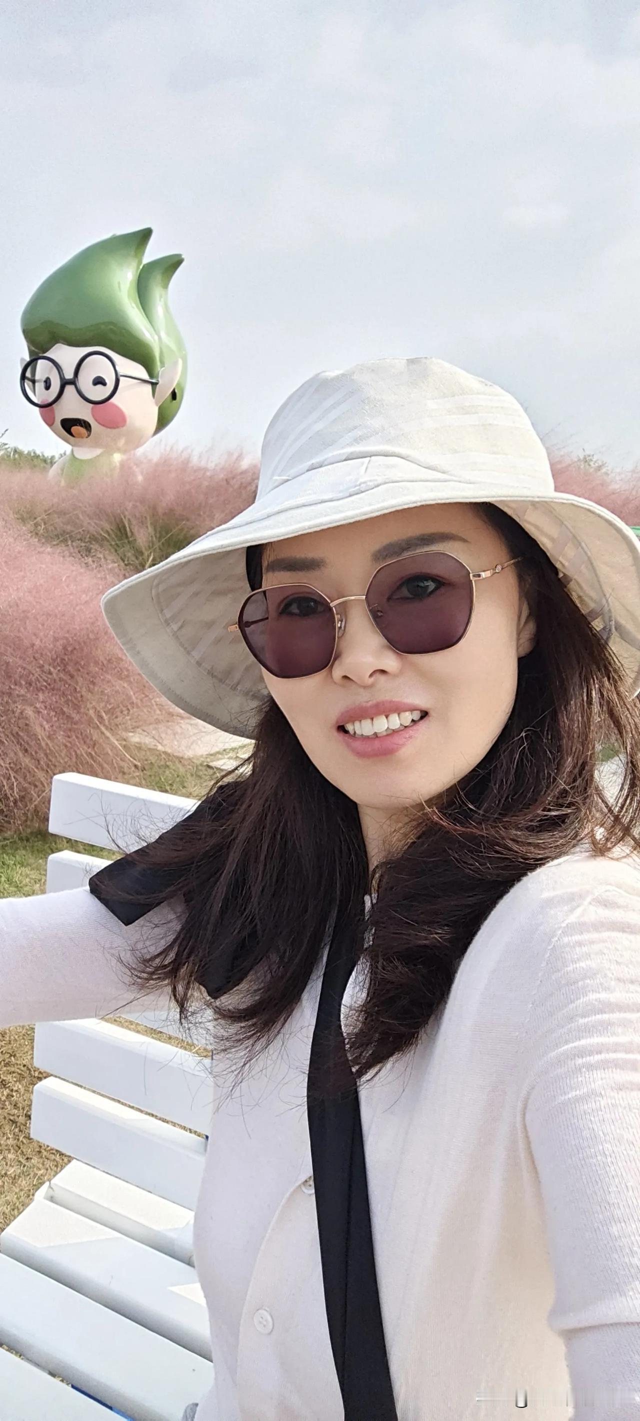 滨江森林公园二期
     今天上海放晴了，想着去看看网红的滨江森林公园的粉黛草