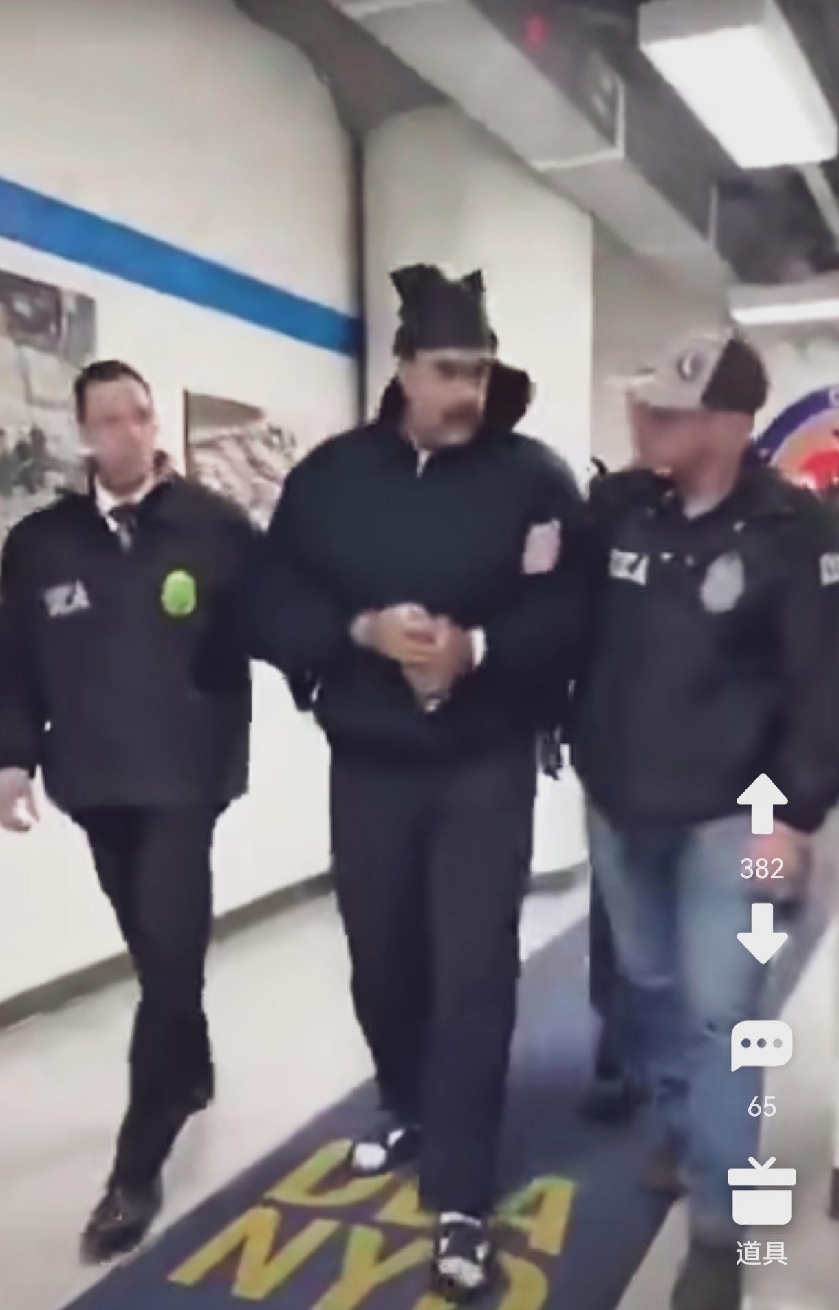 马杜罗抵达纽约，为何显得很轻松？

委内瑞拉前总统马杜罗被美军抓获，目前已经抵达