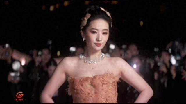 刘亦菲压轴登场封神