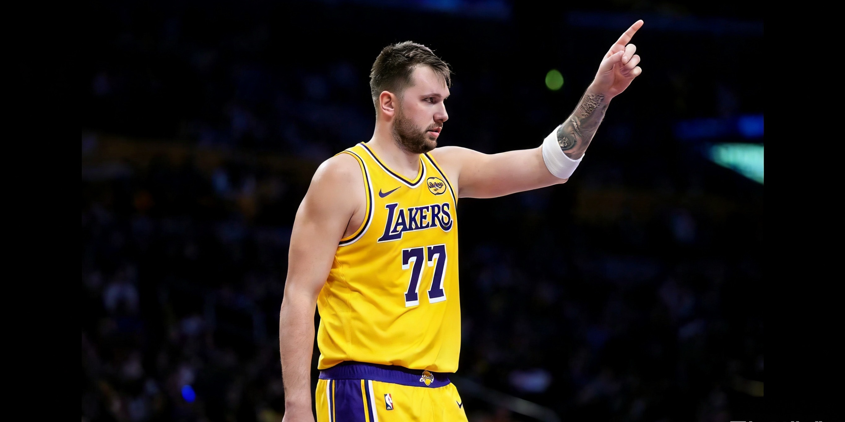 经过半赛季观察，我对围绕东契奇组队的进一步思考：1.单核搭配防守工兵，保障运动能