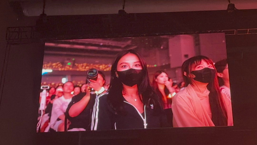 稚楚现身猫耳声刻 看到稚楚现身的消息，我脑子里只有一个念头：为什么我不在常州？三