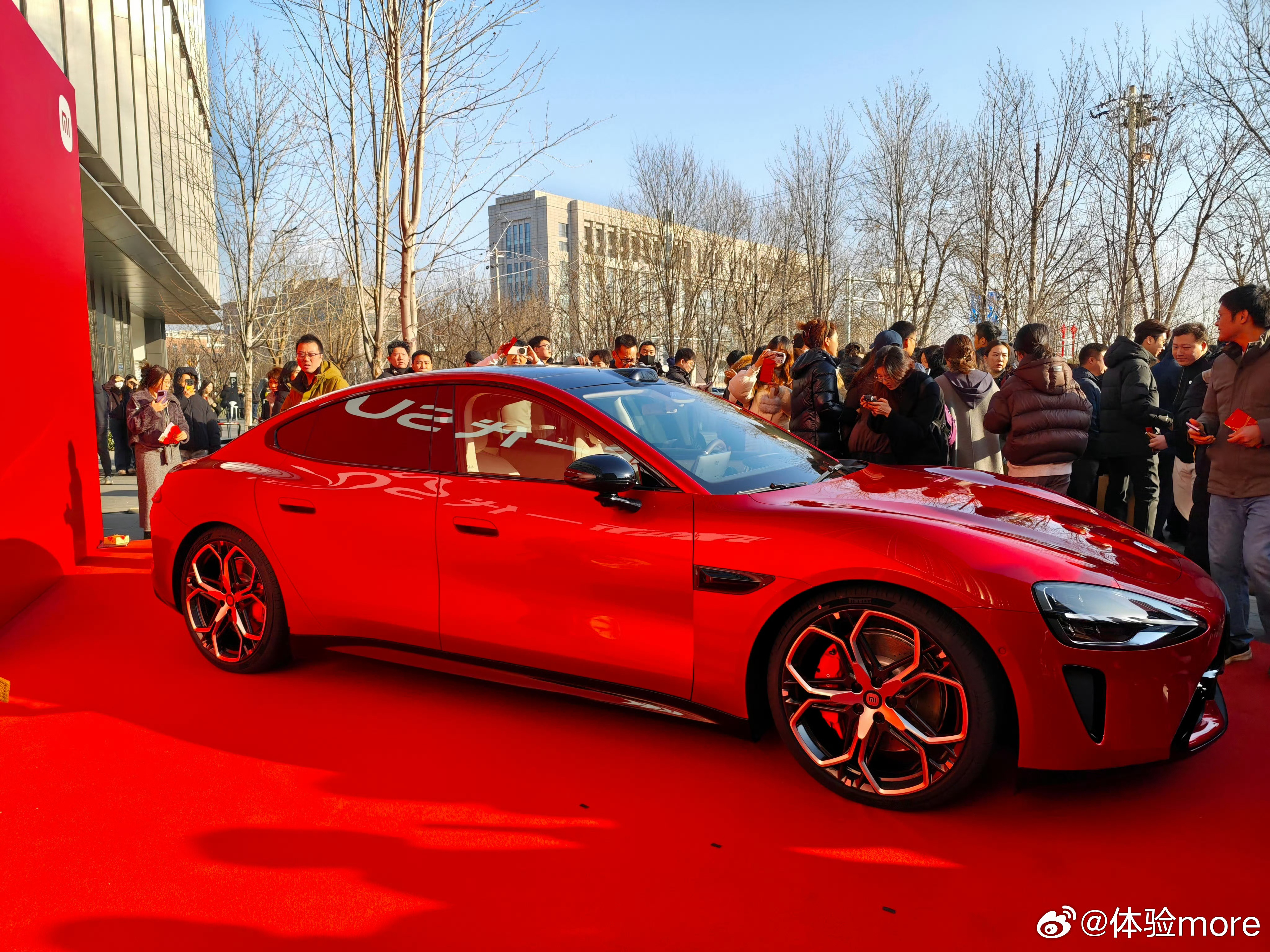 雷军说新SU7进展顺利一两个月上市顺利就好，应该就是4月份上市，而且新一代SU7