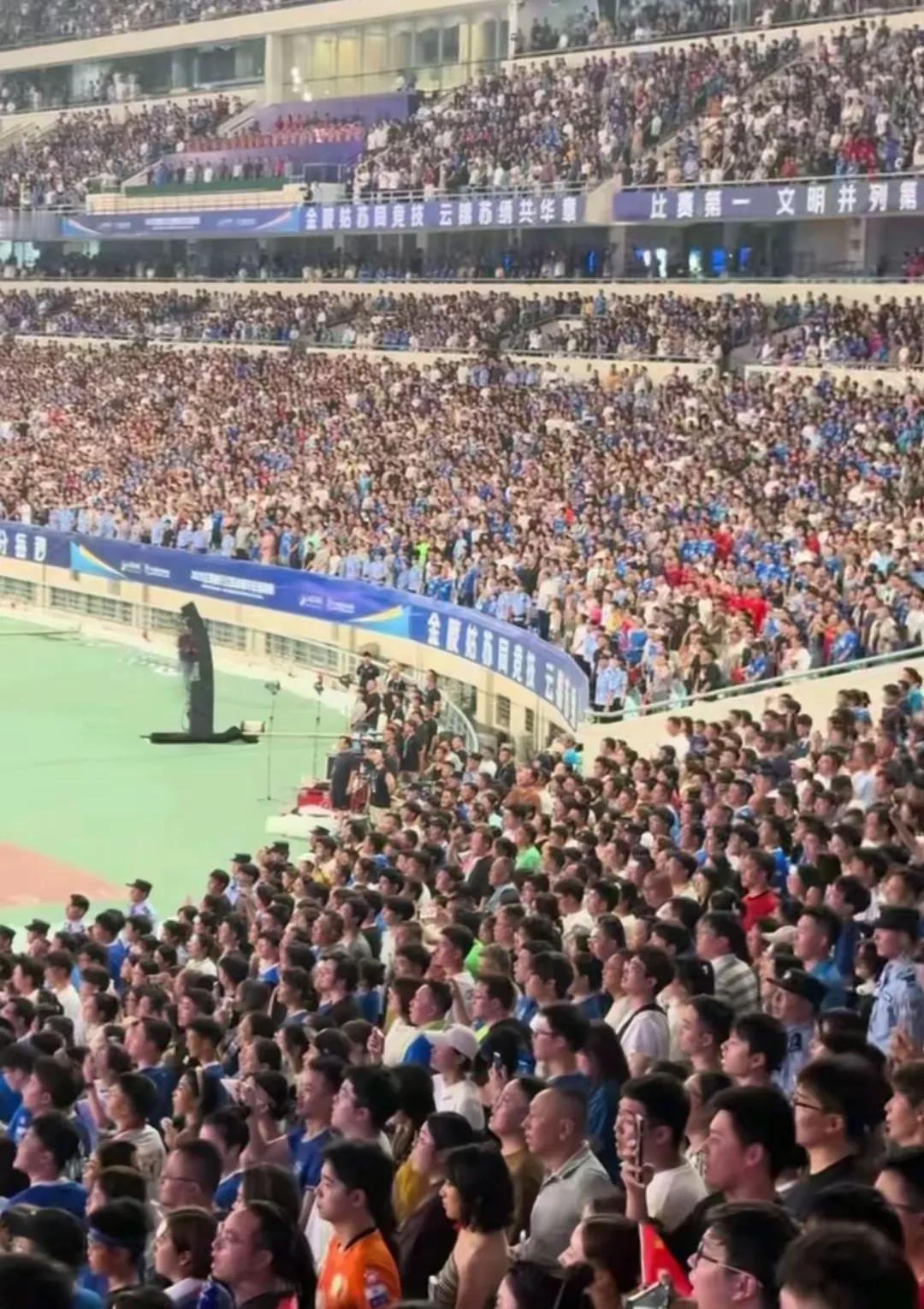 因为恶习，苏超正摇摇欲坠。宿迁队站台房企，南京队杨笑天危险动作，南通队当黄牛卖高