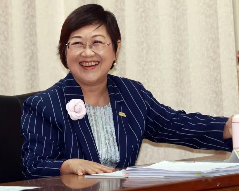 凌涛重磅爆料！护航徐佳青的侨委原来是信赖后援会会长。国民党桃园市议员凌涛最新爆料