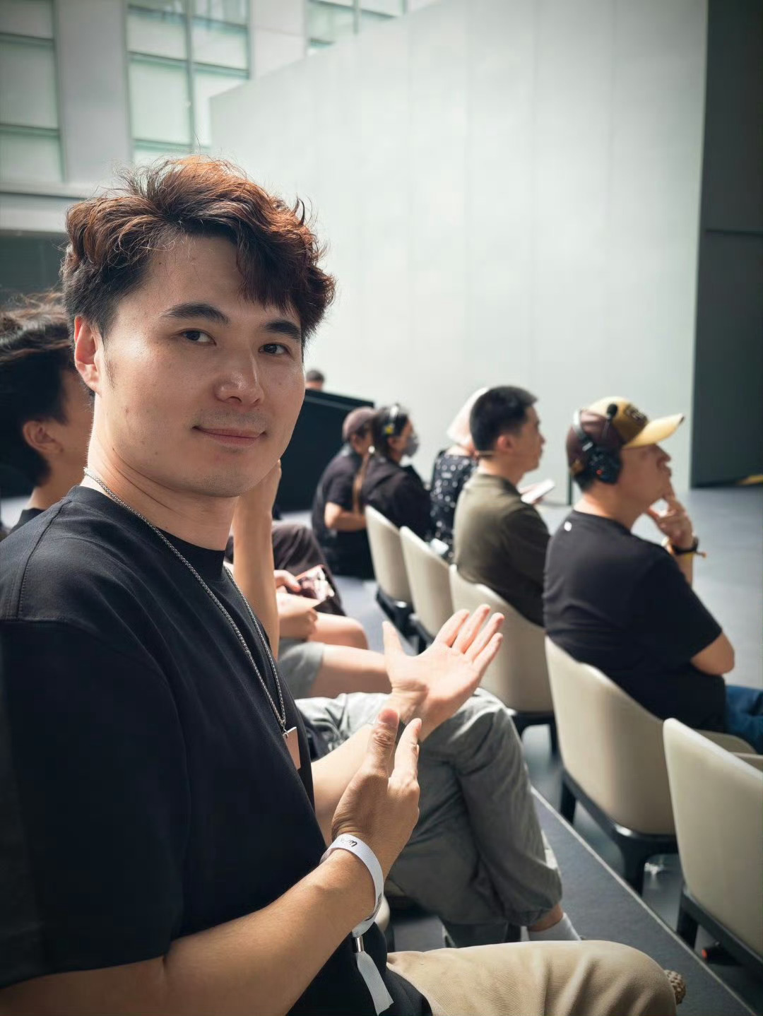 去喜欢的公司总部打卡，根本无法管理表情，笑得这么灿烂这次比较遗憾的是，虽然和厂长