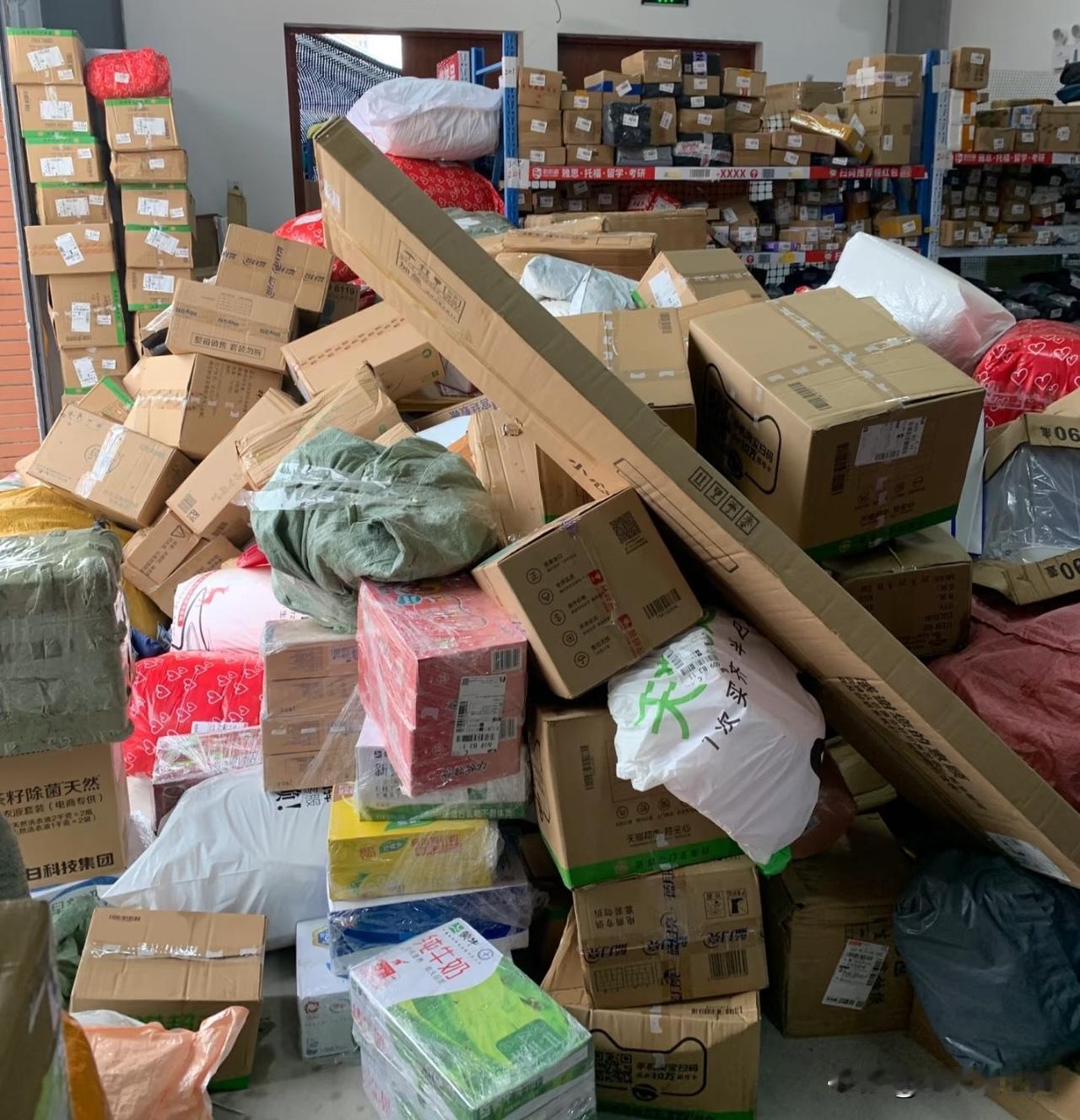 今年的确不太行，我在大学旁边开了个快递站，最近发现大学生们网购买泡面、酸辣粉等方