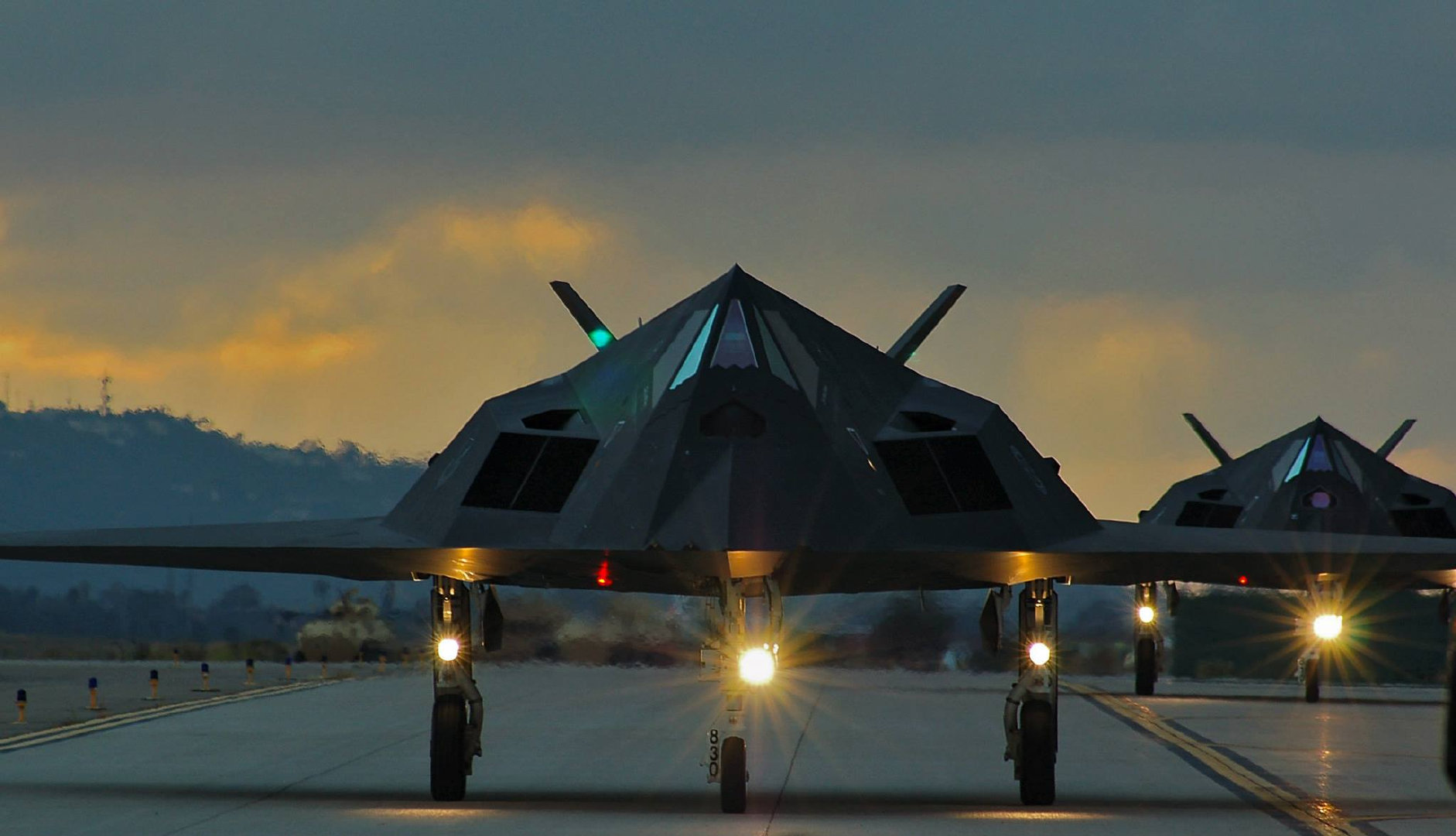 #航空新视野[超话]# 美国空军曾经大量装备的F-117隐形战斗机，要不是199