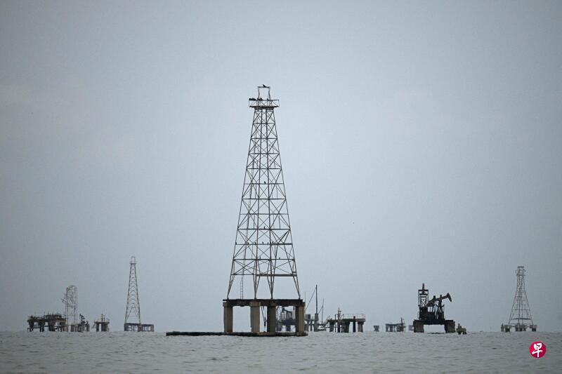 爷爷奶奶外公外婆父母亲及我与爱人前八占个，唯独外婆朱姓没入围。杨刘黄陈，累计2.