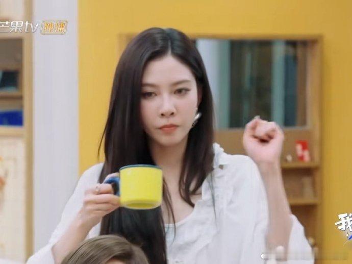 谢娜宋妍霏在线求跨年合作舞台 从“求合作”到“安排舞台”，这效率简直没谁了！一个