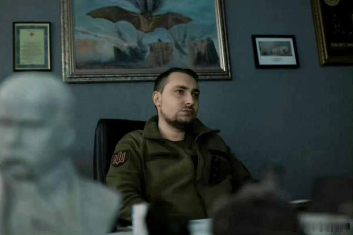 对于特朗普的亲俄表现，乌克兰军情局长声称，美国认为，中俄深化合作对美国构成严重威