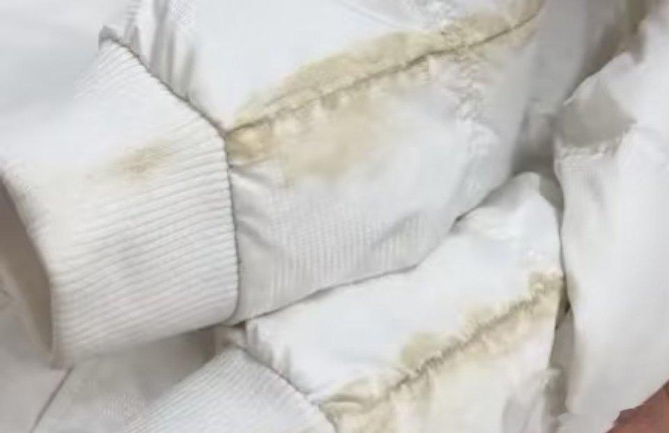 羽绒服清洁秘籍，5分钟焕新不是梦！ 羽绒服脏了别发愁，超简单方法5分钟搞定！只需