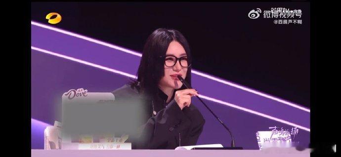 华晨宇让尚雯婕放老实点声鸣远扬直播《声鸣远扬》的直播全程高能，华晨宇的每一句点评