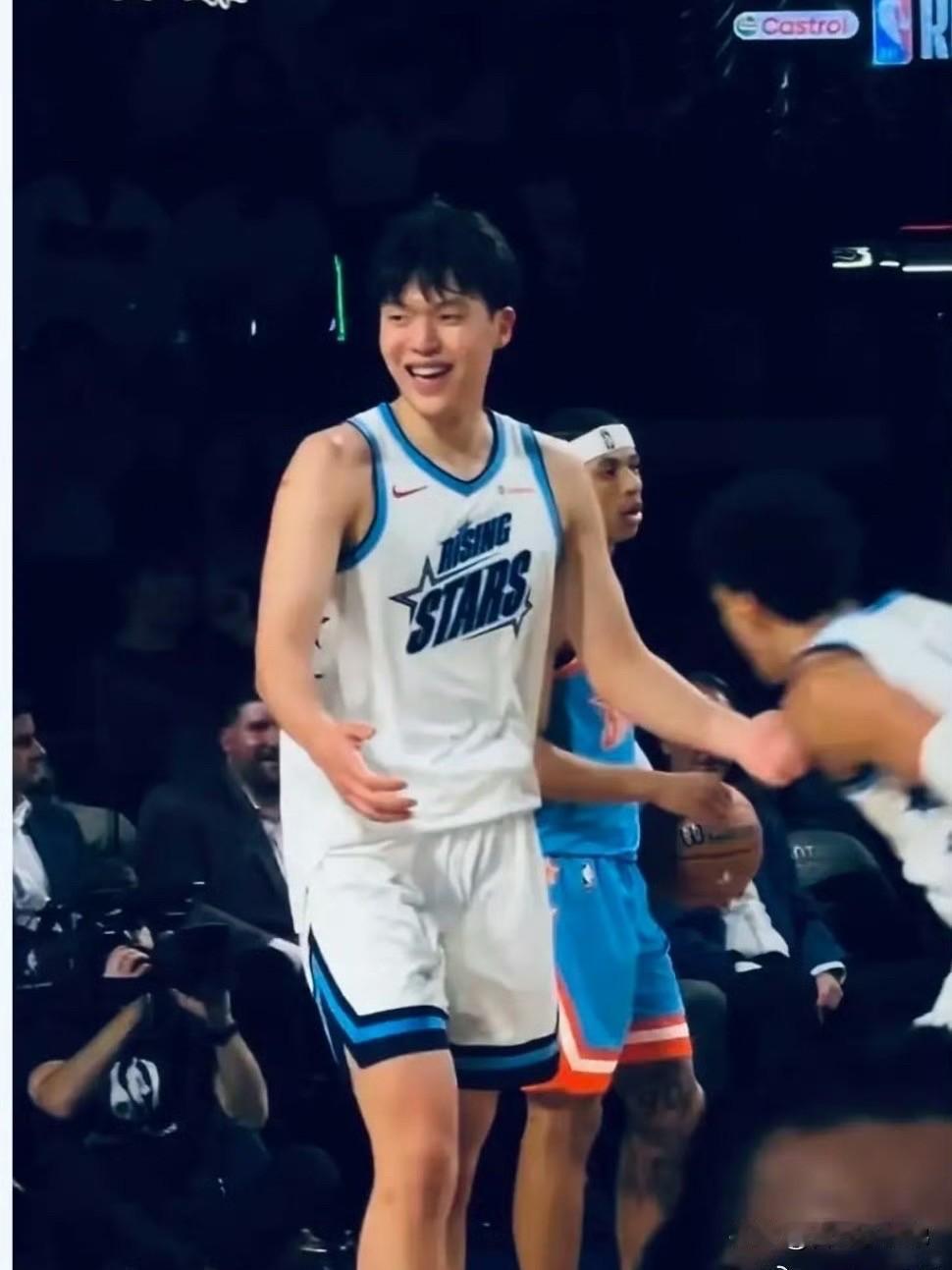 杨瀚森全场5投4中，高效砍下10分2篮板，得分位列全队第二！
这也刷新了他个人N