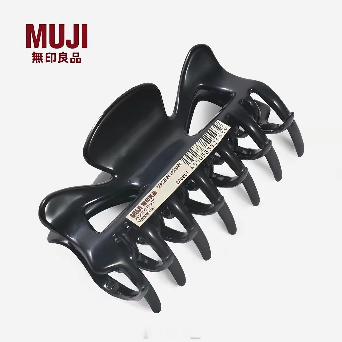 头发已经长到只有披着才不缀脑袋的重量，因为全世界最好用的发抓坏了，剩下的都没抓力