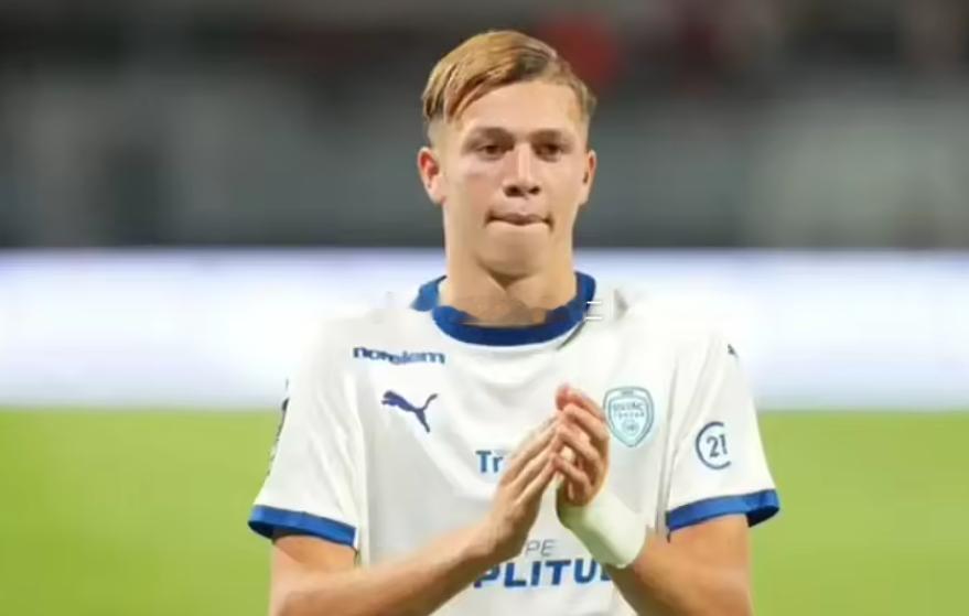 根据法国记者Sacha Tavolieri的报道，曼城接近签下18岁的特鲁瓦前锋