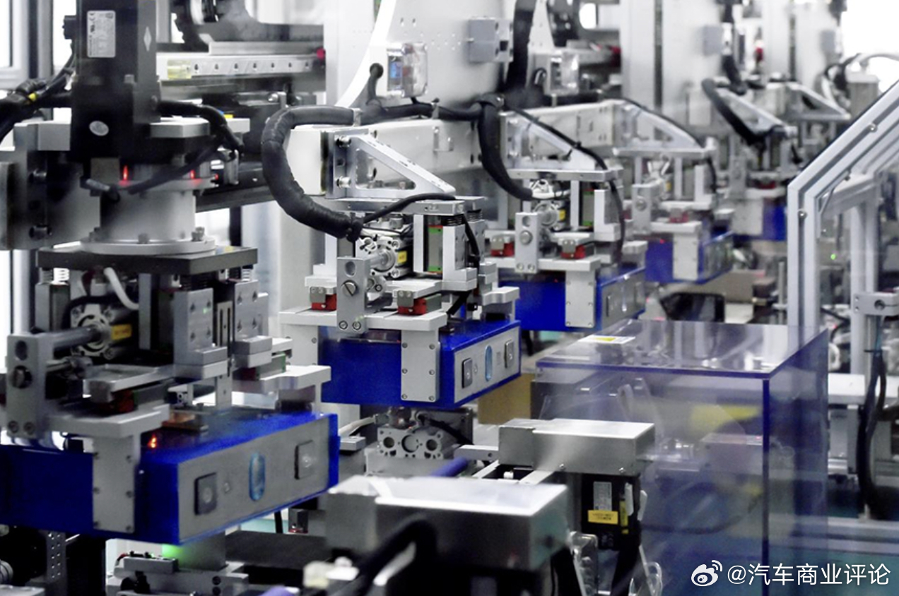 远景动力首款钠离子电芯正式下线 3月5日，远景动力宣布其首款钠离子电芯正式下线。