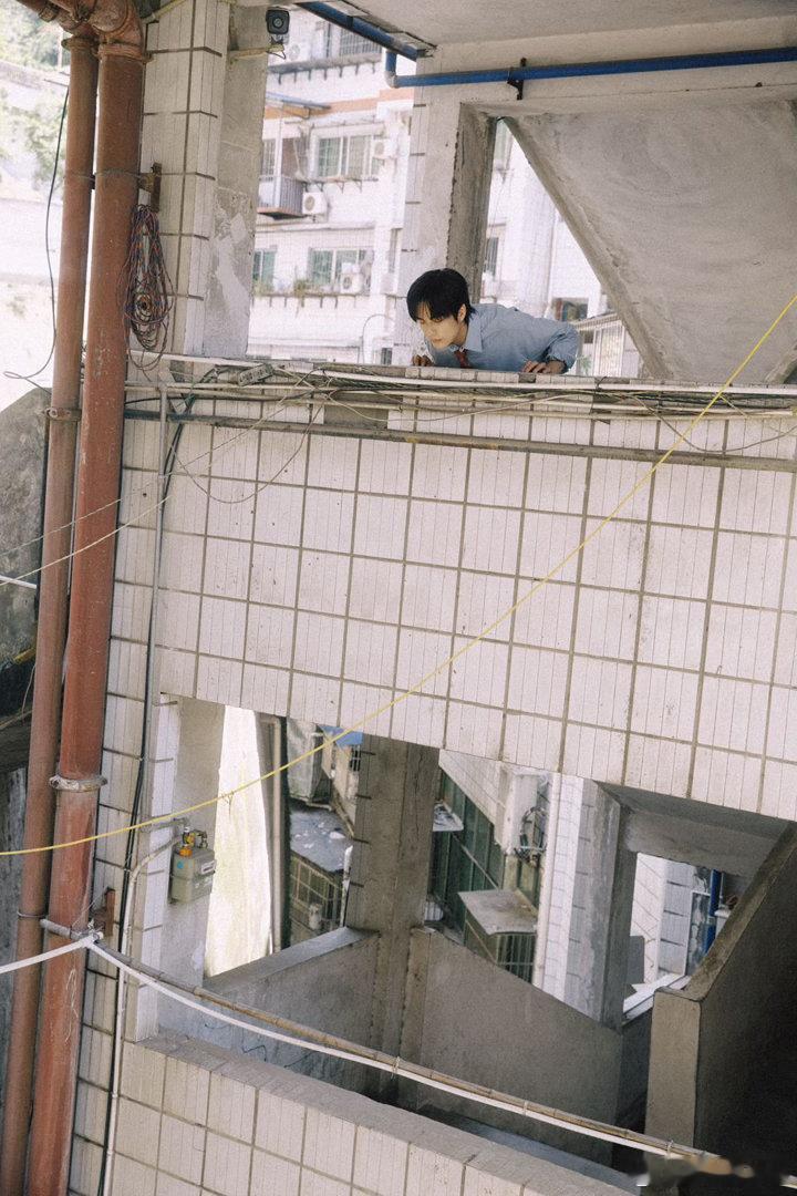 张颜齐直播抽查听专辑了吗 我们曾执着逃离过往，妄图斩断来路、重塑自我，却终在岁月