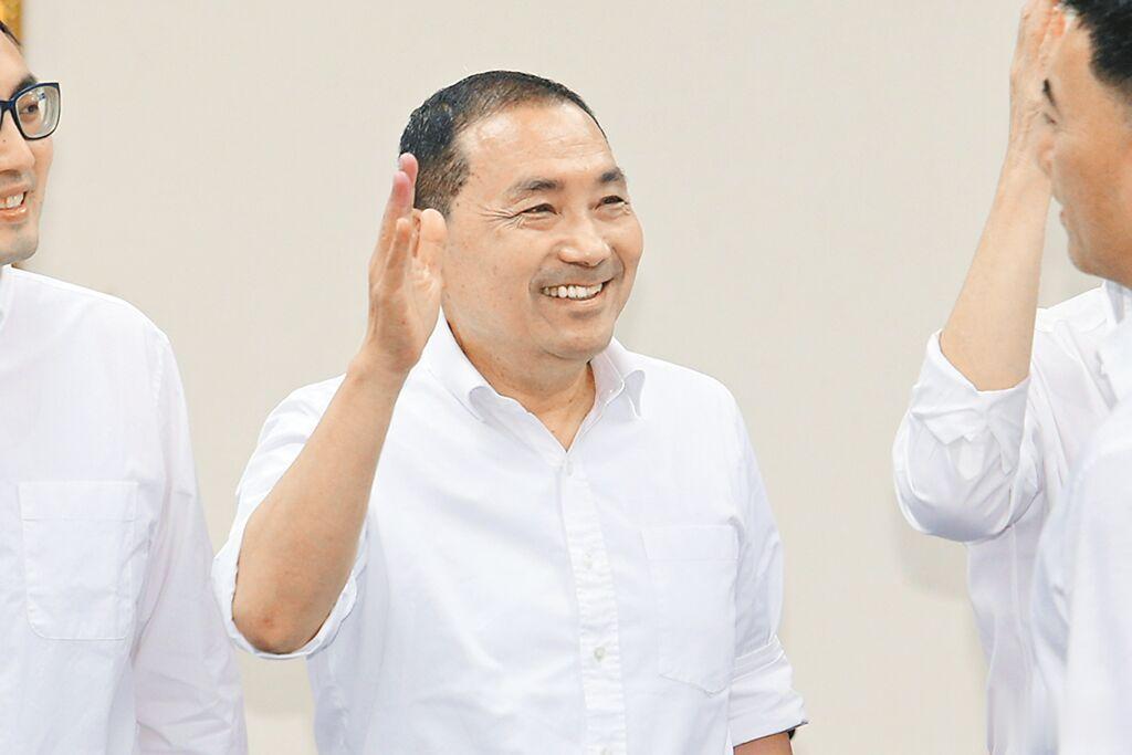 台湾媒体评论说，侯友宜不会作人，赖清德不会讲话，台湾地区所选领导人真的是一茬不如