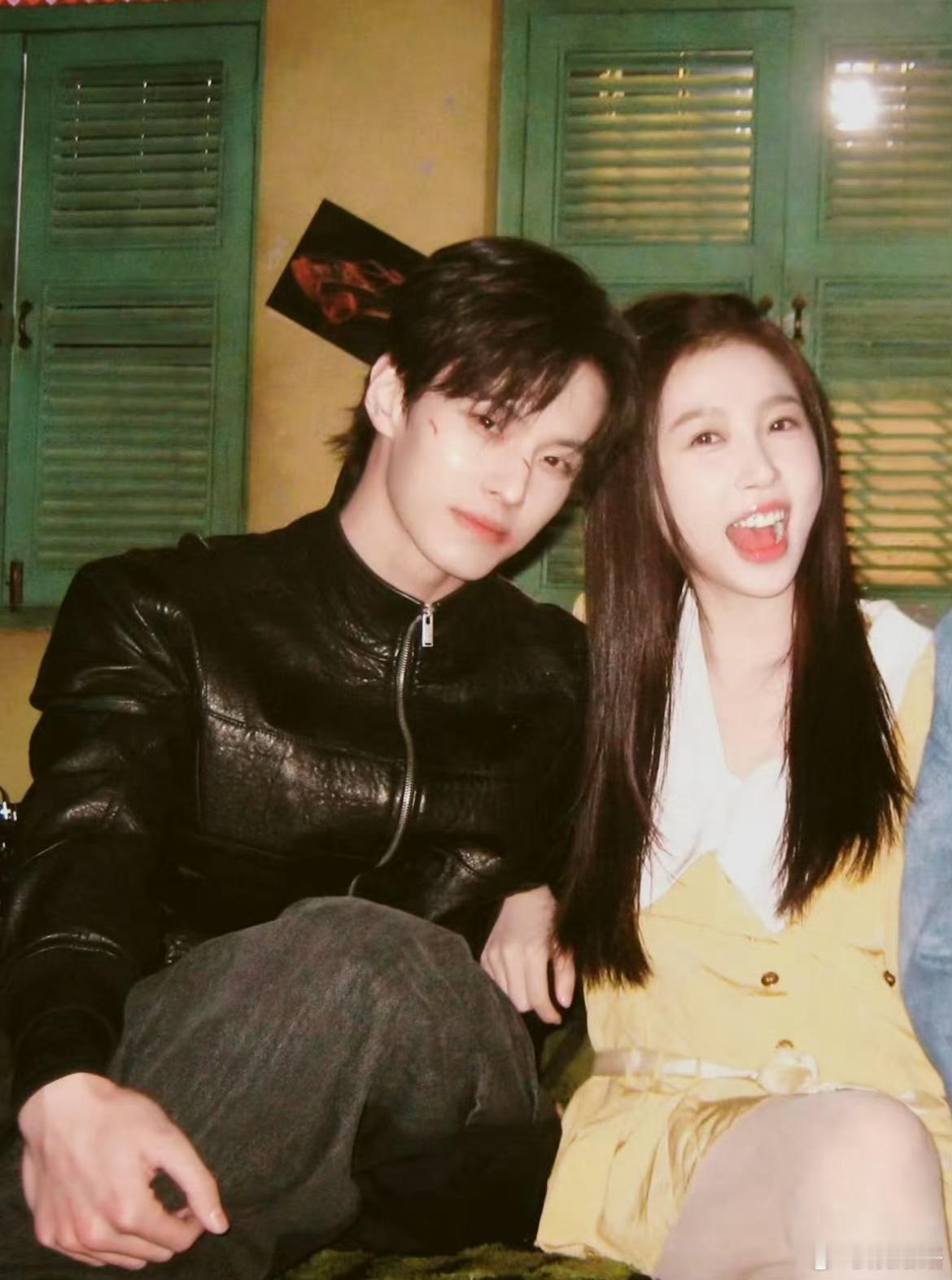 今年好多剧都是空降播的我觉得很大一个原因就是打对家一个措手不防让他们写黑稿黑都没