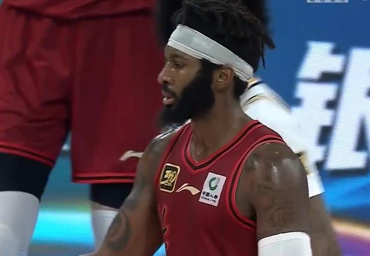 北京85：77福建，杰曼全场17中5、其中三分球6中1，正负值-2，北京末节逆转