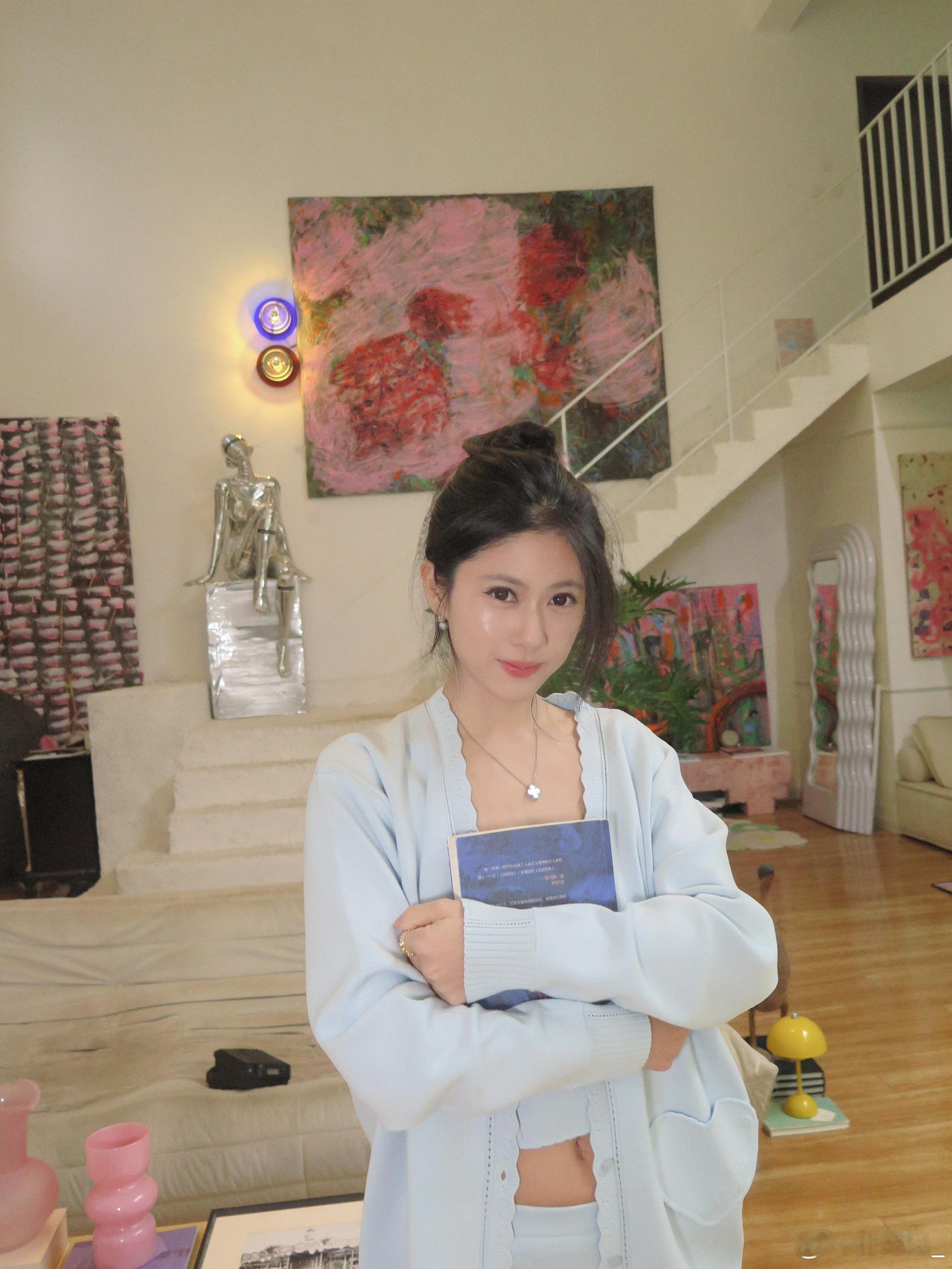 我相信坏情绪和好情绪一样✦都有它的存在意义。我允许万物穿过我♡ 