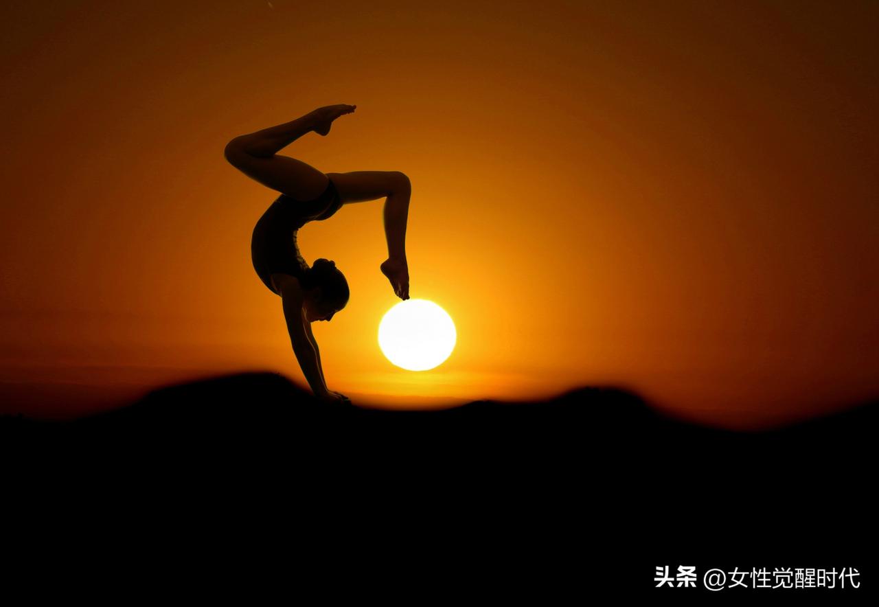 晚年最聪明的活法，
就这10个“不着急”！

1、
走路不着急。
慢一点，稳一点