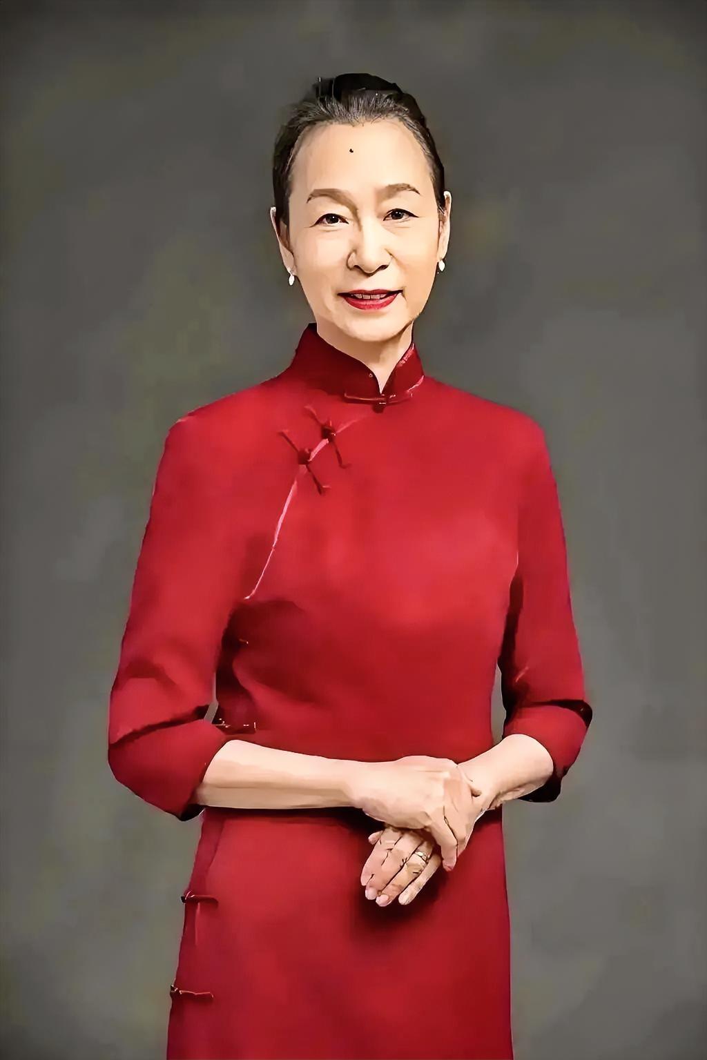 一张亲子鉴定，
炸出了成年人的陈年恩怨，
女人晚节翻车——

人设崩塌，原来也会