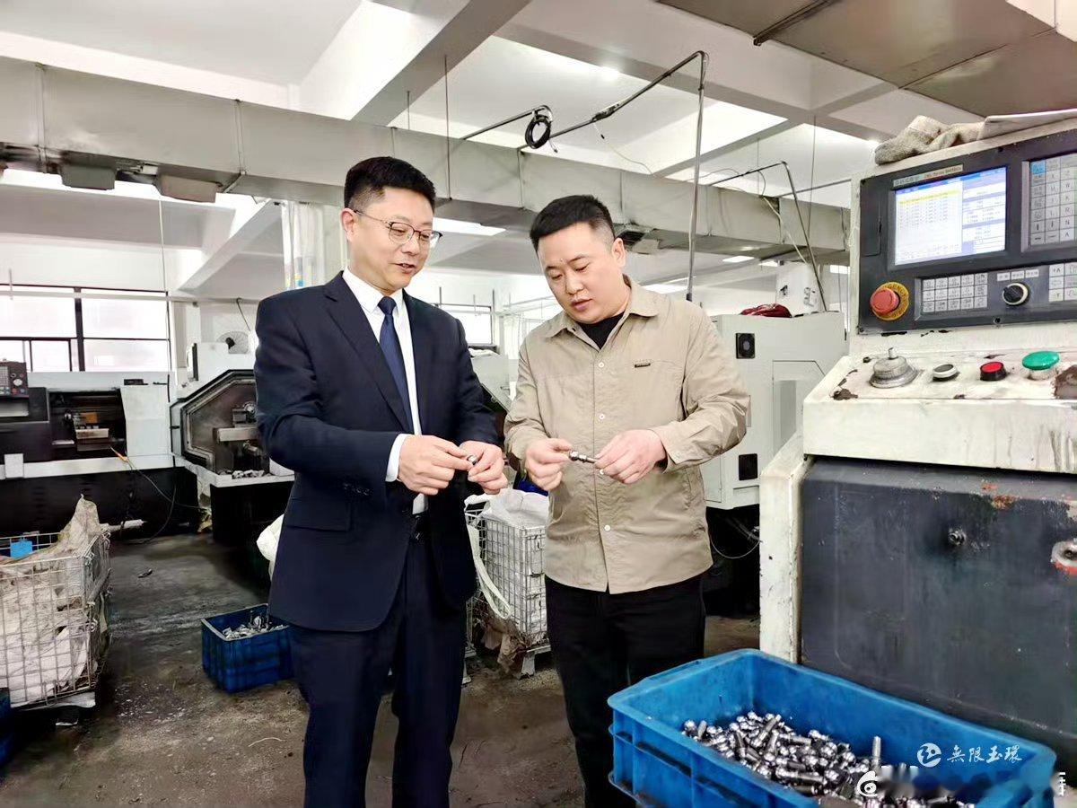 玉环银行行长蹲车间打通融资最后一公里在玉环，有这样一位银行行长：他不是坐在办公室