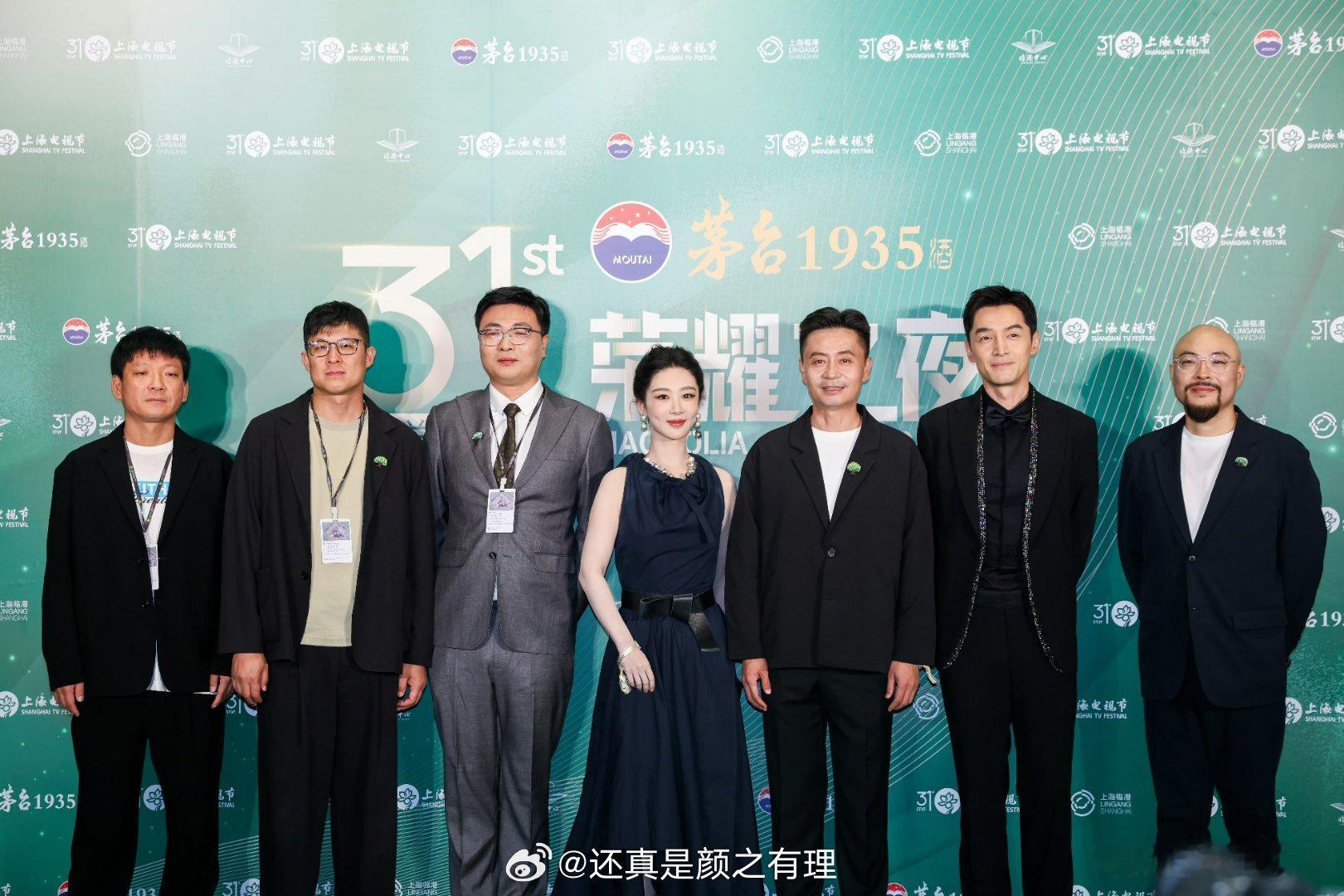 人家胡歌有燕京啤酒，白宇有汉斯小木屋啤酒，没耽误人家俩帅哥走红毯呢
