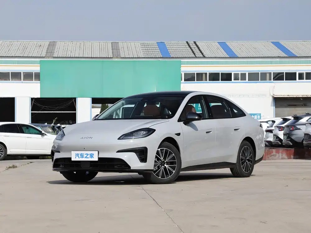 2027款埃安RT于2026年8月正式上市，定位紧凑型纯电SUV。整车尺寸465