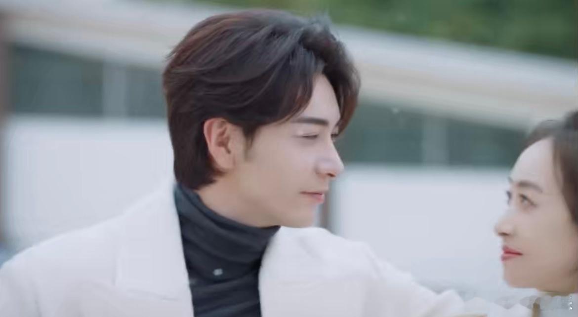 #西肖颜开HE##宋茜陈星旭海边拥吻HE# 宋茜陈星旭让我们品味到了简单而又纯粹