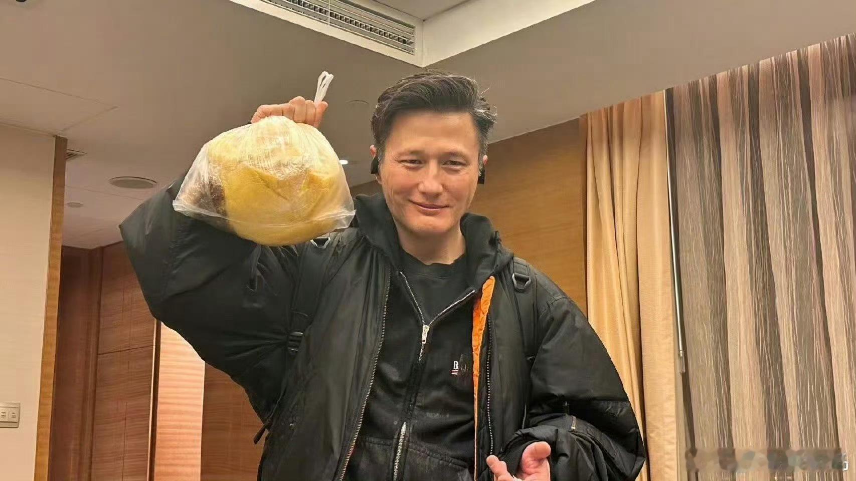 徐冬冬 我妈妈也多了一个儿子 徐冬冬的回复真的太可爱了，面对网友的调侃没有丝毫拘