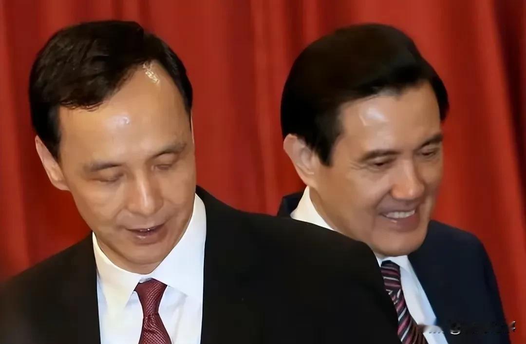 马英九回台后谨防被穿小鞋！
   马英九参访大陆受到高规格接待和欢迎，回到台湾后