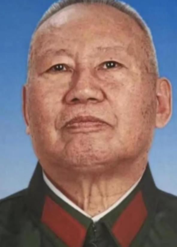 1978年，原空军副司令张积慧被撤职，被关了两年后，转业的他，到成都420厂当副