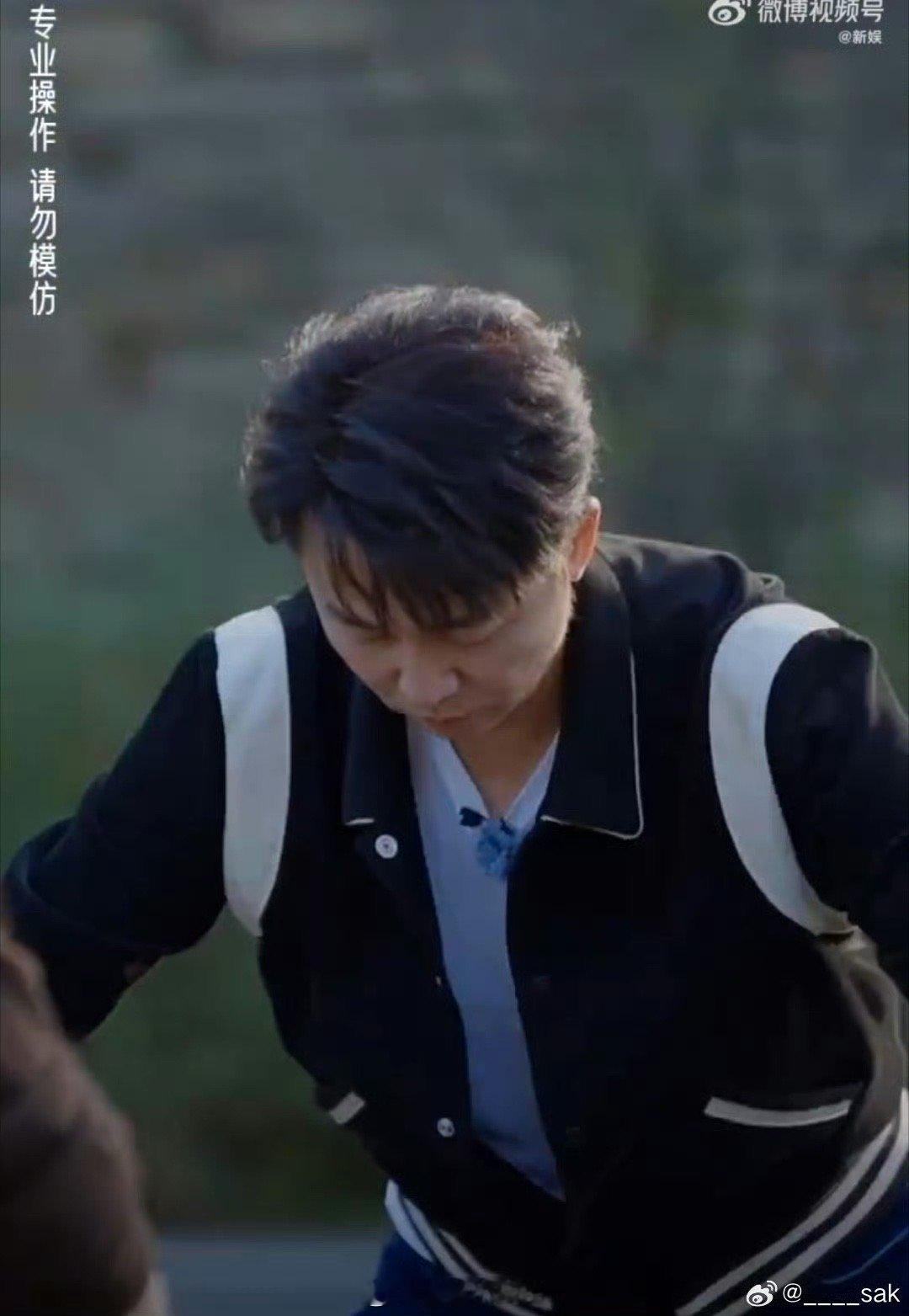 刘奕君非遗火壶表演好震撼 这场火壶表演，让观众看到了刘奕君的另一面。他不再是荧幕