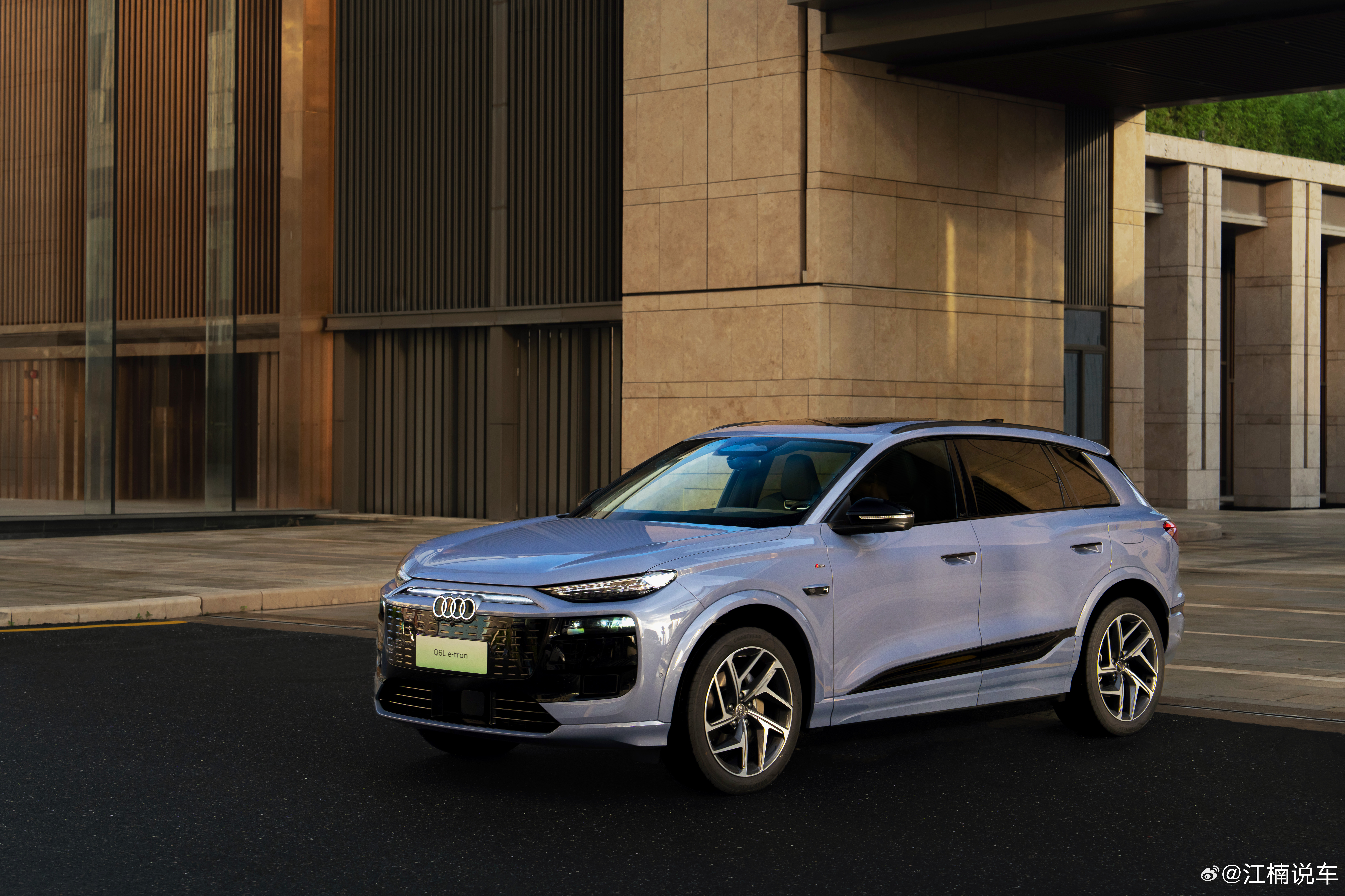 最近，很高兴参加了一汽奥迪Q6L e-tron的武汉试驾活动！奥迪的经典车型加上